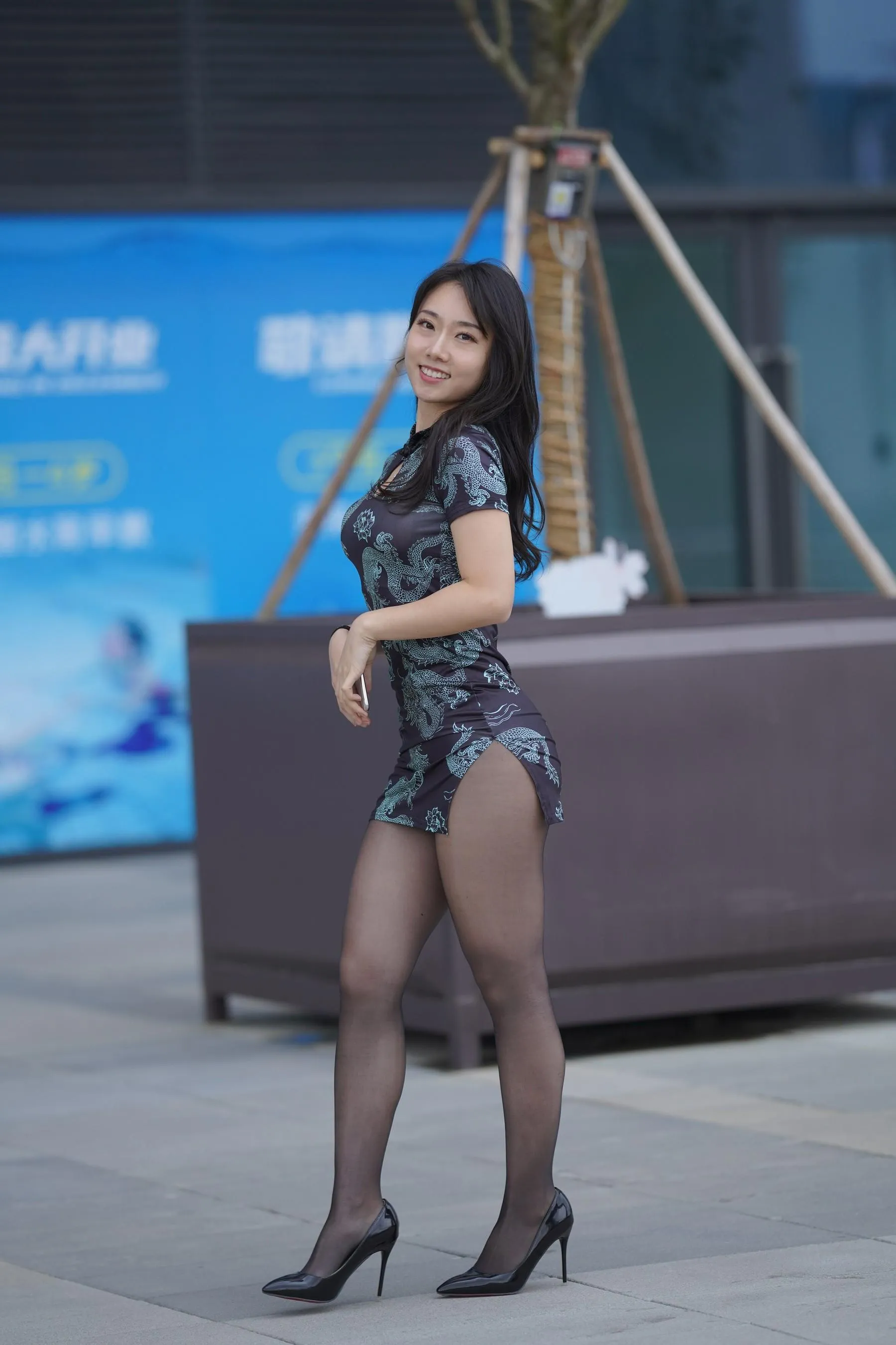 [魔镜街拍] NO.106 性感的黑丝改良旗袍少妇 [382P]插图5